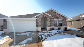 14217 Little Falls Ln in Piedmont, OK - Building Photo