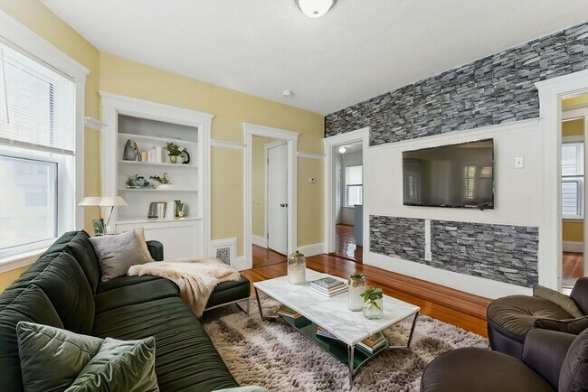 property at 17 Hillsboro St