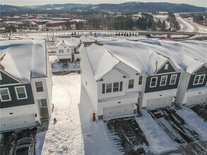 122 Scotland Ln in Harmony, PA - Foto de edificio - Building Photo