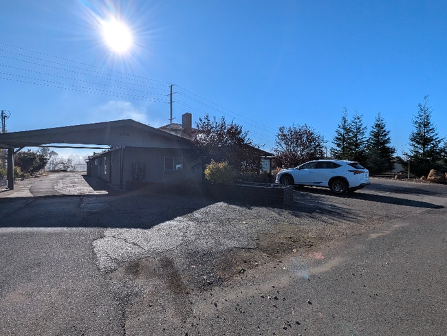 4758 Skyway in Paradise, CA - Building Photo - Building Photo