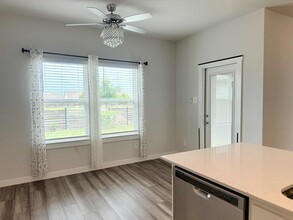 1218 Amistad Lp in College Station, TX - Building Photo - Building Photo