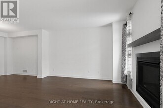 613 Rathburn Ln in Ottawa, ON - Building Photo - Building Photo