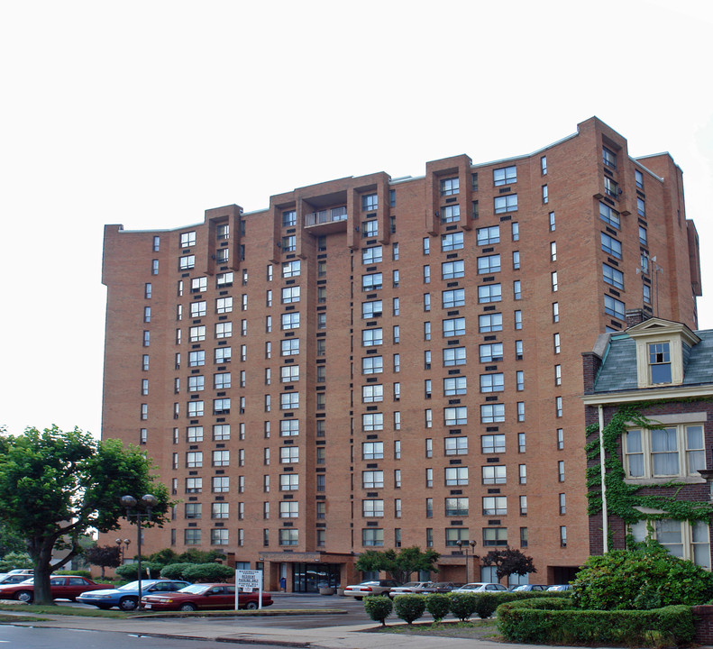 Washington Square in Wilkes-Barre, PA - Building Photo