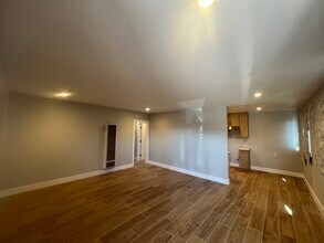 14921 Vanowen St in Los Angeles, CA - Building Photo - Building Photo