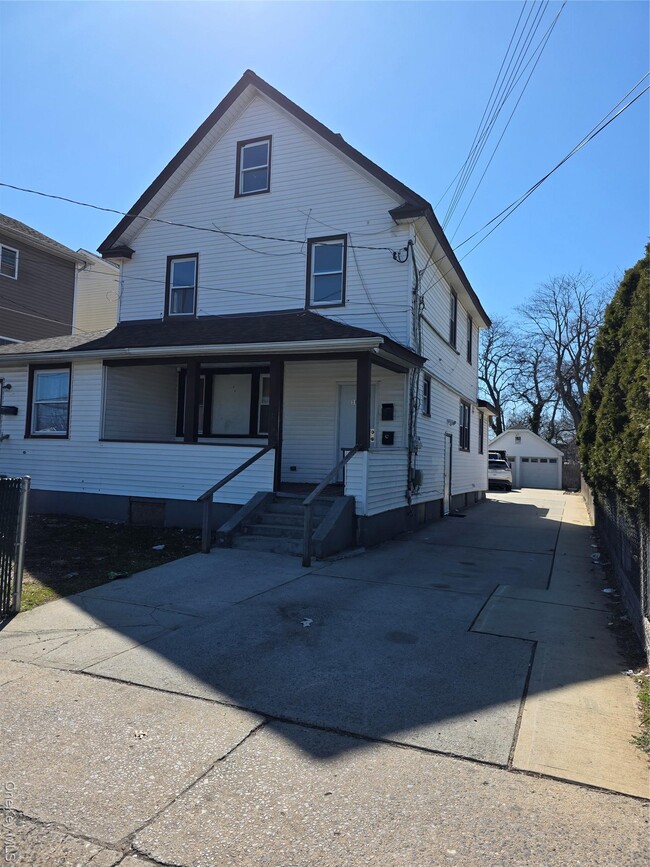 185 S Franklin St in Hempstead, NY - Building Photo - Building Photo