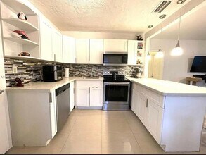 451 NW 82nd St in Miami, FL - Building Photo - Building Photo