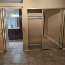 101 W Olive Ave in La Habra, CA - Foto de edificio - Building Photo