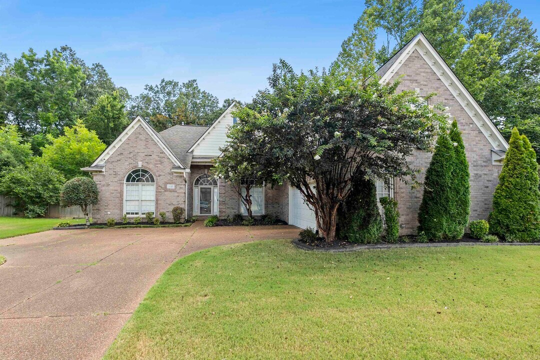 9143 Raspberry Ln in Cordova, TN - Building Photo