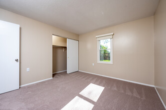 Carriage Place Apartments in Huntington, IN - Building Photo - Interior Photo