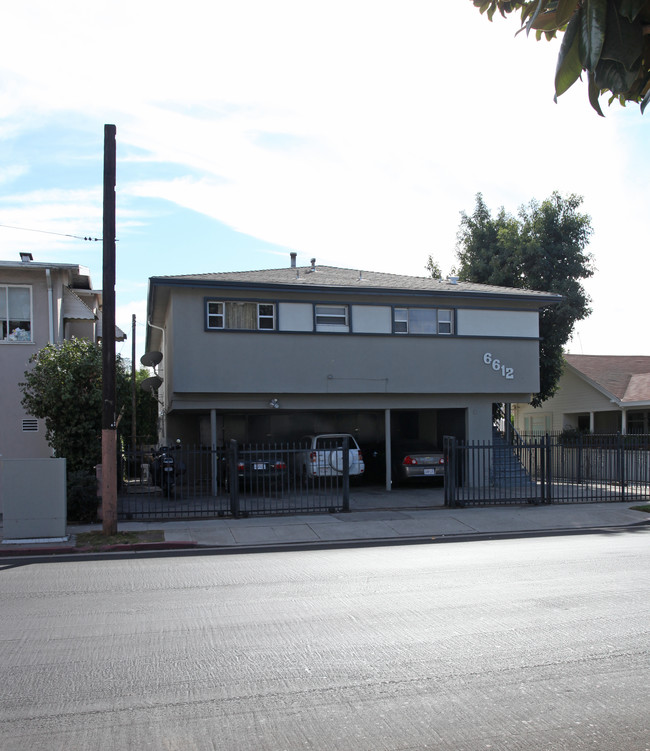 6612 De Longpre Ave in Los Angeles, CA - Building Photo - Building Photo