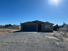 1541 Laguna St in Pahrump, NV - Building Photo