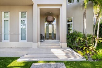765 Allendale Rd in Key Biscayne, FL - Building Photo - Building Photo
