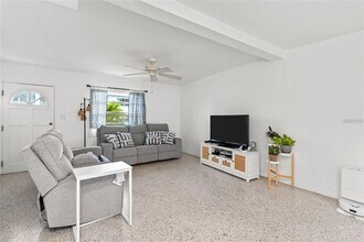 11040 2nd St E in Treasure Island, FL - Building Photo - Building Photo