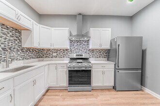 5025 W Huron St in Chicago, IL - Building Photo - Building Photo