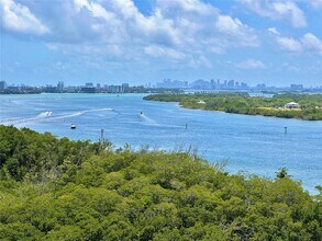 100 Bayview Dr, Unit # 1127 in Sunny Isles Beach, FL - Building Photo - Building Photo