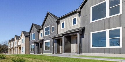 HARMON West Meade by Crescent Communities in Nashville, TN - Foto de edificio - Building Photo