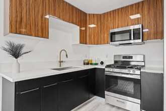 920 Everett St, Unit 5 in Los Angeles, CA - Building Photo - Building Photo