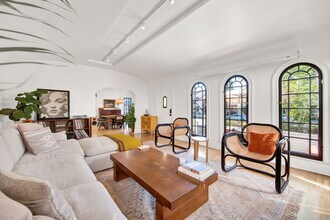 812 S Curson Ave in Los Angeles, CA - Building Photo - Building Photo