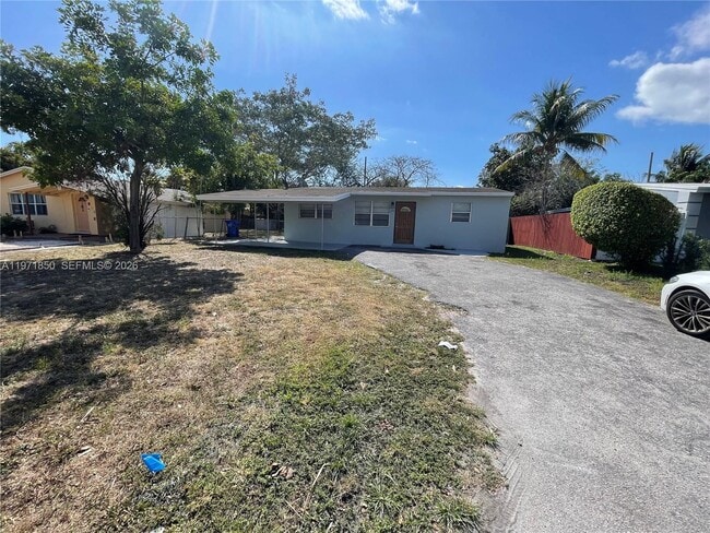 240 NE 23rd St in Pompano Beach, FL - Building Photo - Building Photo