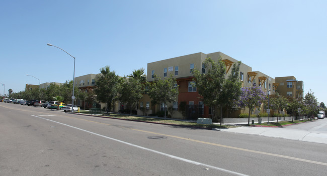 Metro Villas Apartments in San Diego, CA - Building Photo - Building Photo