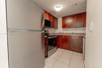 2536 NW 24th St in Miami, FL - Building Photo - Building Photo