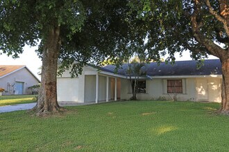 1550 Easthampton Cir in Wellington, FL - Building Photo - Building Photo