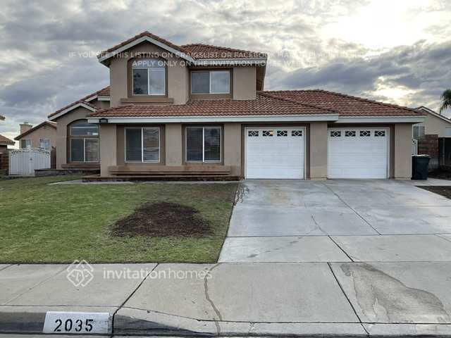 2035 W Sunnyview Dr in Rialto, CA - Foto de edificio