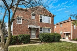 2346 Westmoor Rd in Rocky River, OH - Building Photo