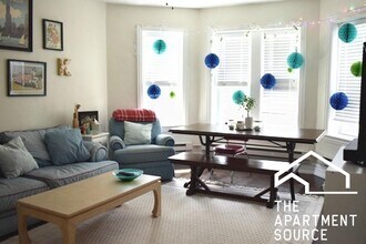 3823 N Greenview Ave, Unit 3W in Chicago, IL - Foto de edificio - Building Photo