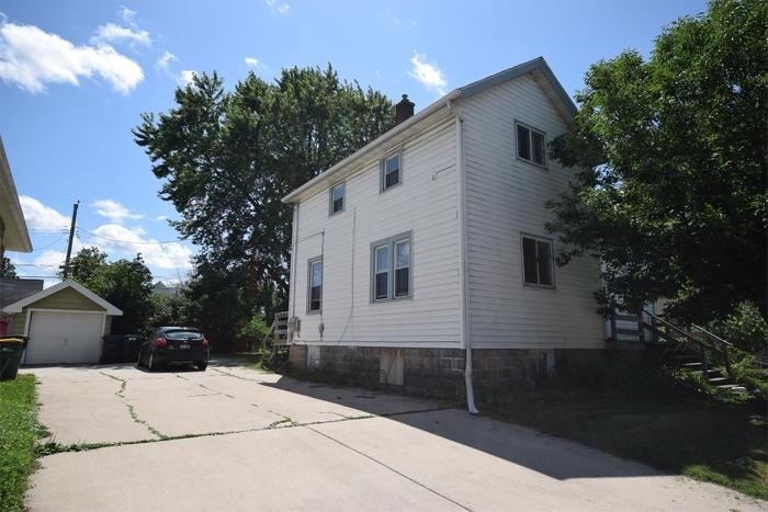 136 E Johnson St in Fond du Lac, WI - Building Photo