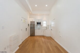73 Clinton Pl in Hackensack, NJ - Building Photo - Building Photo