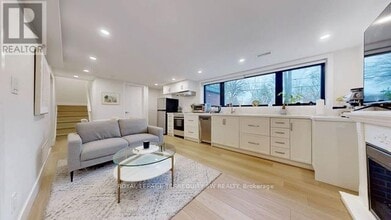 3170 The Credit Woodlands in Mississauga, ON - Building Photo - Building Photo