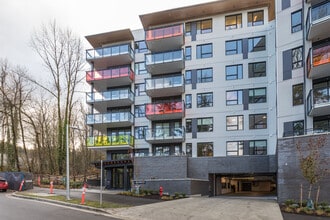 125 Albert St in Port Moody, BC - Building Photo - Building Photo