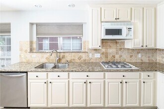 10024 Lachlan Dr in Austin, TX - Building Photo - Building Photo