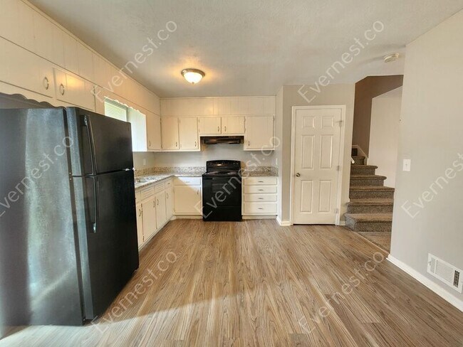 229 W Canterbury Dr photo'