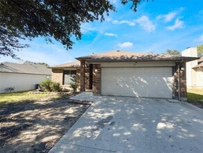 1901 Holly Springs Dr in Taylor, TX - Building Photo - Building Photo