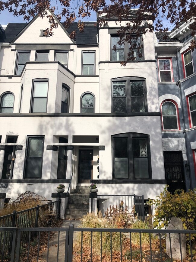 1339 Irving Street NW Apt C in Washington, DC - Foto de edificio - Building Photo