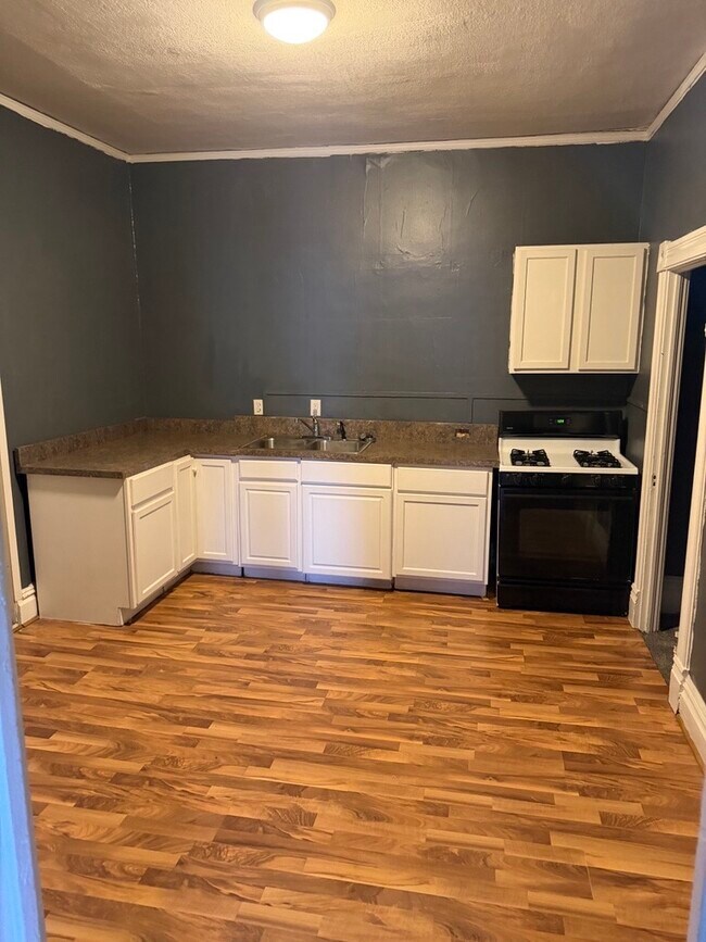 2915 Cottage Grove Ave, Unit 2 in Des Moines, IA - Building Photo - Building Photo