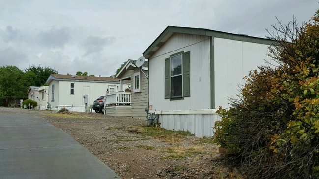 10 space 10th Strett Mobile Home Park in Cottonwood, AZ - Building Photo - Building Photo