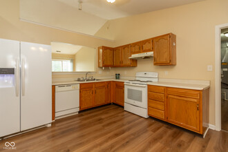 1472 Round Lake Rd in Greenwood, IN - Building Photo - Building Photo