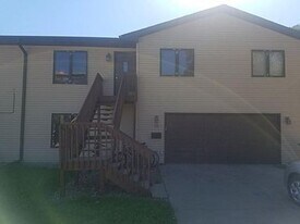 650 Orchard Ct in Iowa City, IA - Building Photo