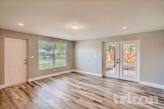 5285 86th Ave in Pinellas Park, FL - Foto de edificio - Building Photo