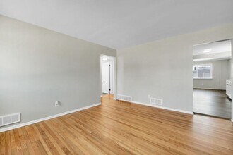 24364 Bolam Ave in Warren, MI - Foto de edificio - Building Photo