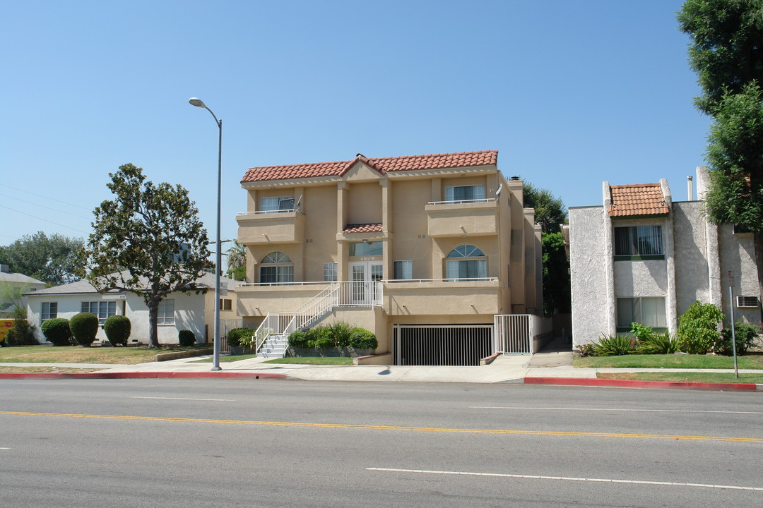 Residential Condomiums in Sherman Oaks, CA - Building Photo