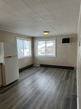 231 NE 10th St, Unit 4 1 bdrm in Prineville, OR - Foto de edificio - Building Photo