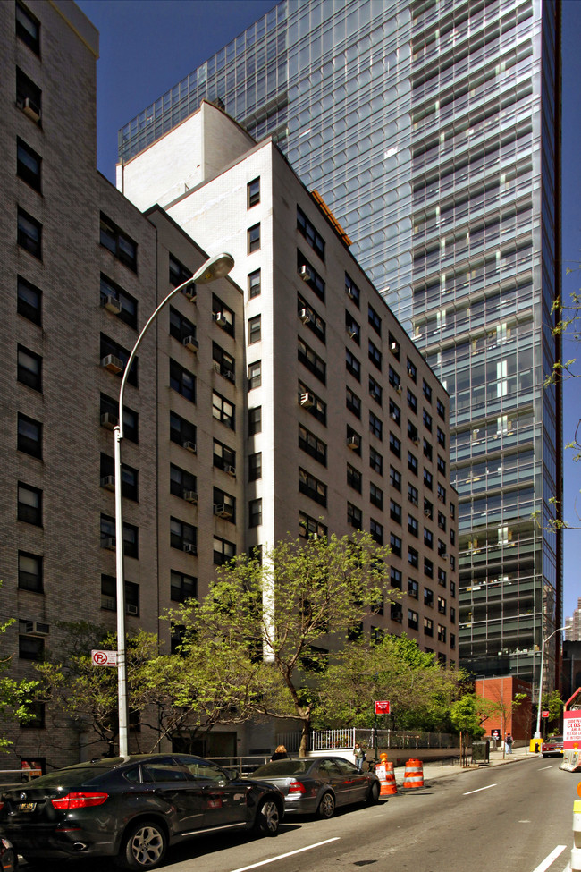 432 E 69th St in New York, NY - Building Photo - Building Photo