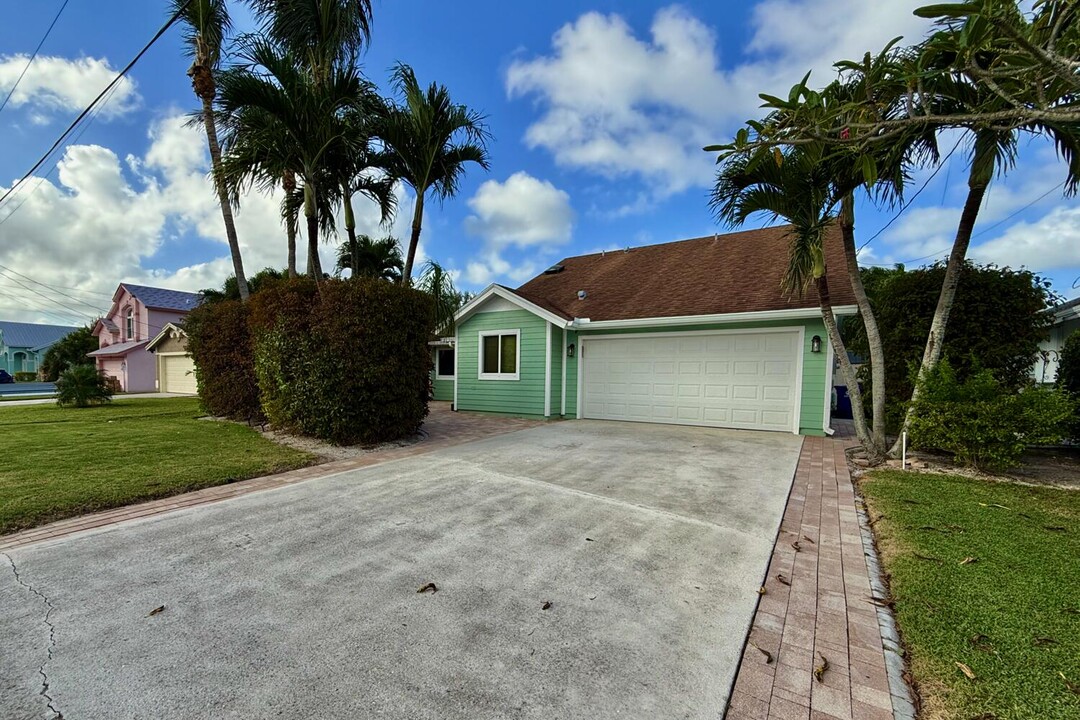 6395 Garrett St in Jupiter, FL - Foto de edificio