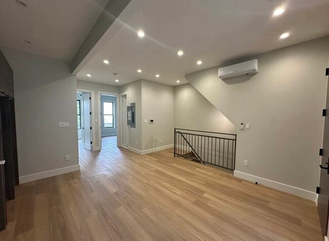 90 Harman St, Unit 2 in Brooklyn, NY - Building Photo - Building Photo