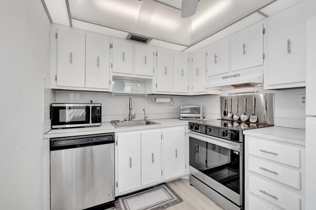 481 Burgundy P, Unit K in Delray Beach, FL - Foto de edificio - Building Photo