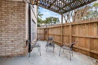 1809 Stoney Brook Dr in Houston, TX - Building Photo - Building Photo